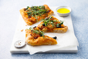 Pizza with olives and sun dried tomatoes