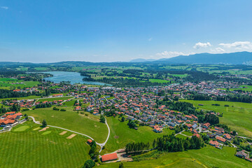 Ausblick auf Lechbruck im Auerbergland im Sommer