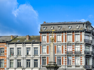 Obraz premium Unveiling Mons’s Charms: Exploring the Captivating Streets of the Historic Village
