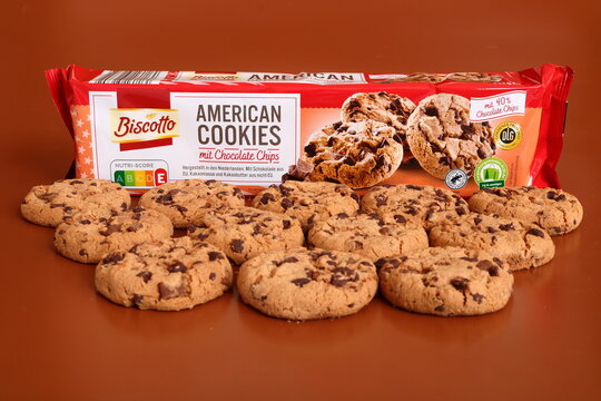 Amerikan Cookies mit ihrer Verkaufsverpackung und Nutr Score Logo