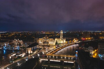 Fototapeta premium Glowing Tapestry: A Mesmerizing Nighttime Aerial View of Oradea, Bihor, Romania
