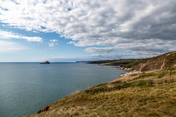 Obraz premium A view over Wembury Bay on the Devon coast, on a sunny September day
