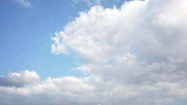 Time lapse clouds, rolling puffy cloud are moving, white lightnes clouds time lapse