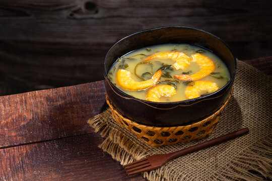 Tacac&aacute;, typical food from the Brazilian Amazon. Made with tucupi, jambu and shrimp.