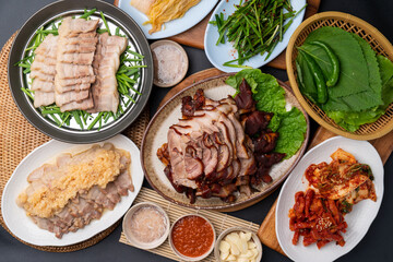 Korean food, bossam, boiled pork, pig feet, steamed pork feet, side dishes, lettuce, garlic bossam,...