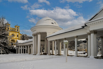 Kolonnade der Karolinaquelle in Marienbad © Eberhard Spaeth