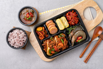 Cold noodles, Korean food, spicy noodles, beef, meat dumplings, dumplings, stir-fried pork, beef noodle soup, hangover soup, traditional, yukgaejang