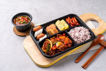 Cold noodles, Korean food, spicy noodles, beef, meat dumplings, dumplings, stir-fried pork, beef noodle soup, hangover soup, traditional, yukgaejang