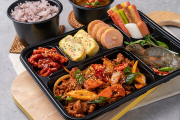 Cold noodles, Korean food, spicy noodles, beef, meat dumplings, dumplings, stir-fried pork, beef noodle soup, hangover soup, traditional, yukgaejang