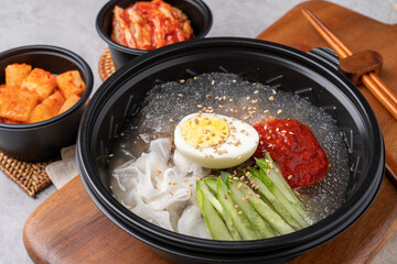 Cold noodles, Korean food, spicy noodles, beef, meat dumplings, dumplings, stir-fried pork, beef noodle soup, hangover soup, traditional, yukgaejang