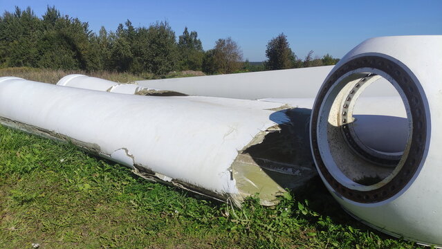 wind turbine blade, wind turbine, windfarm, wind farm, wind park, propeller, repair, blade, power station, power plant, onshore windfarm, onshore windpark, powerhouse, damage, destruction, broken, gen