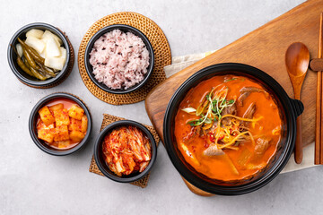Cold noodles, Korean food, spicy noodles, beef, meat dumplings, dumplings, stir-fried pork, beef...