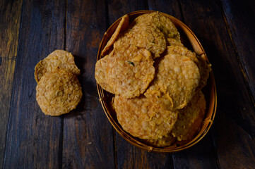 Tempeh chips are a food made from tempeh which is thinly sliced and then fried using seasoned flour. Usually the taste is salty with a savory onion aroma.