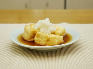 揚げ出し豆腐、大根おろしをトッピング