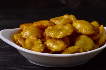 Sweet emping is a type of snack or snack made from melinjo or belinjo seeds. Sweet Emping has a slightly bitter and sweet taste due to the addition of sugar caramel.