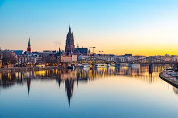 Keuken spatwand met foto scenic skyline of Frankfurt am Main with reflection in the river, Germany © travelview