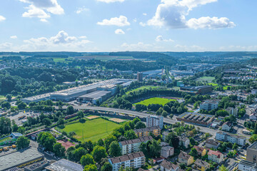 Die Hochschulstadt Biberach in der schwäbischen Region Donau-Iller von oben, Blick ins Rißtal zum Schulzentrum