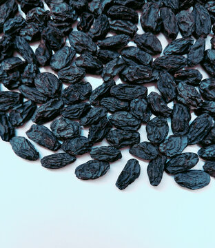 Black raisins black dried grapes dry fruit food kaalee kishamish kalamunakka kalakishmish siyahkishmish raisins noirs pasas negras passas pretas schwarze Rosinen uvetta nera sweet blackraisin photo 