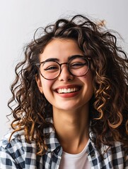 Obraz premium Youthful, beaming, optimistic female model exudes joy, cuteness and cheerfulness, with curly locks, laughing and enjoying herself, feeling content and vibrant