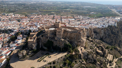 vista aérea del municipio de Salobreña en la costa tropical de Granada, Andalucía	