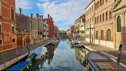 Fototapete Idyllic Venice looking over the Rio de San Girolamo in Cannaregio. © PaulvSchijndel