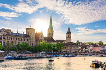 Fototapeta premium Wonderful sunset over St. Peter's church and Fraumunster abbey, Zurich, Switzerland