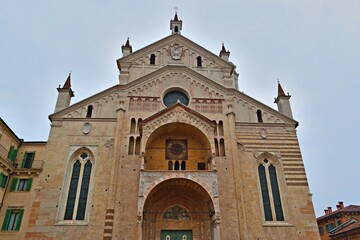 Fototapeta na wymiar external facade of the cathedral of Santa Maria Assunta located in the historic center of Verona in Italy