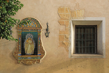 sevilla nuestra señora de las nieves ave maria virgen imagen de azulejo en la fachada de una  iglesia semana santa 4M0A5237-as24