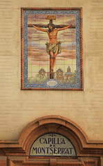 sevilla capilla de nuestra señora de montserrat virgen exterior imagen del cristo  de la conversión del buen ladrón de azulejo en la fachada semana santa 4M0A6803-as24