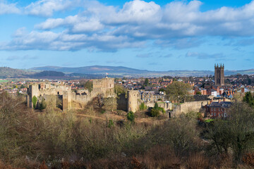 Fototapeta na wymiar The Shropshire town of Ludlow during winter with the Castle and church. Image taken from Whitcliffe Nature Reserve