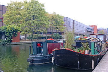 Fototapeta na wymiar Narrow boats on the Regents canal, London 