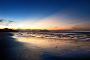 Fototapeta na wymiar Sunrise over the Pacific Ocean