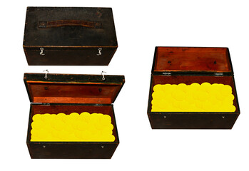 Old open and closed chests full of gold coins on isolated transparent background ( the photos have the same perspective they can be an animation )