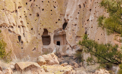 ancient cliff dwellings in the Southwest