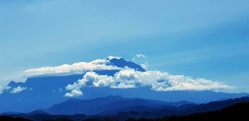 코타키나발루와 구름