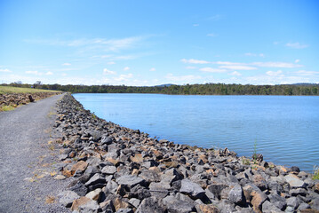 Fototapeta na wymiar Crusoe Reservoir in Bendigo, Victoria, Australia is a popular destination for cycling, swimming, walking, jogging and fishing.