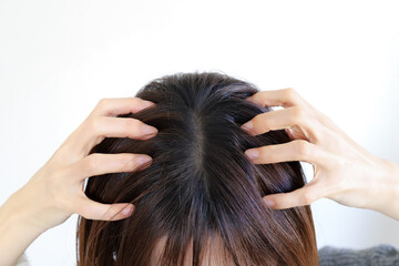 Obraz premium 頭皮マッサージ スカルプケア