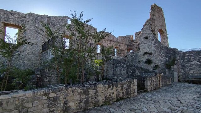 Castropignano - Panoramica del Castello D'Evoli dal cortile interno