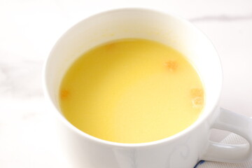 熱々のコーンクリームスープ
