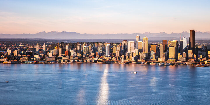 Panoramic aerial view of Seattle downtown skyline, USA