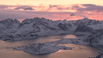 Fototapete Nordeuropa Taken during the snow-covered winter season on the Norwegian Lofoten islands