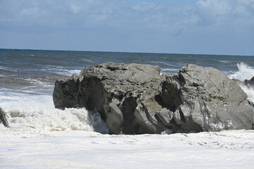 Tidal wash on large rock