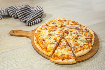 pizza, food, cheese, isolated, italian, mozzarella, tomato, dinner, meal, snack, crust, baked, white, pepper, pepperoni, ham, tasty, salami, lunch, delicious, dough, meat, fast food, slice, italy