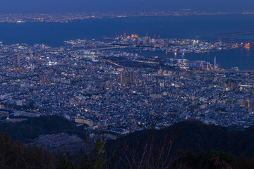 日本　兵庫県神戸市の摩耶山の掬星台展望台から眺める日本三大夜景の一つ、神戸の夜景