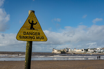 Warnung vor gefährlichen Strandbereichen