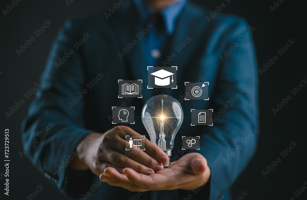Aufkleber e-learning graduate certificate program concept. man holding lightbulb showing graduation hat, inter