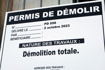 Permis de démolition totale en gros plan