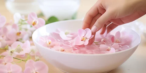 Crédence de cuisine en verre imprimé ManIcure Close up shot of woman's hand in beauty and manicure salon. Female nail art design with pink orchid flowers in pastel tones.