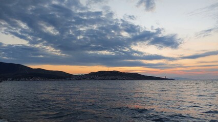 Obraz premium Deniz ve deniz dalgaları, Sea and sea waves - Gün batımı, sunset- sea travel on a boat, teknede deniz seyahati- sea view, deniz manzarası- Akdeniz, Mediterranean- view, manzara