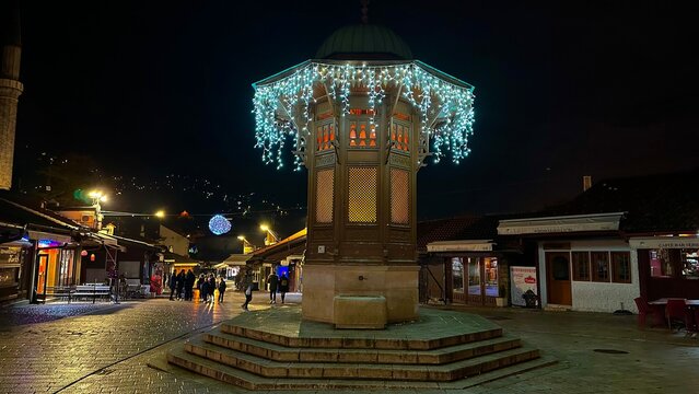 Charming Sebilj Bascarsija Welcomes the New Year with Frosty Elegance